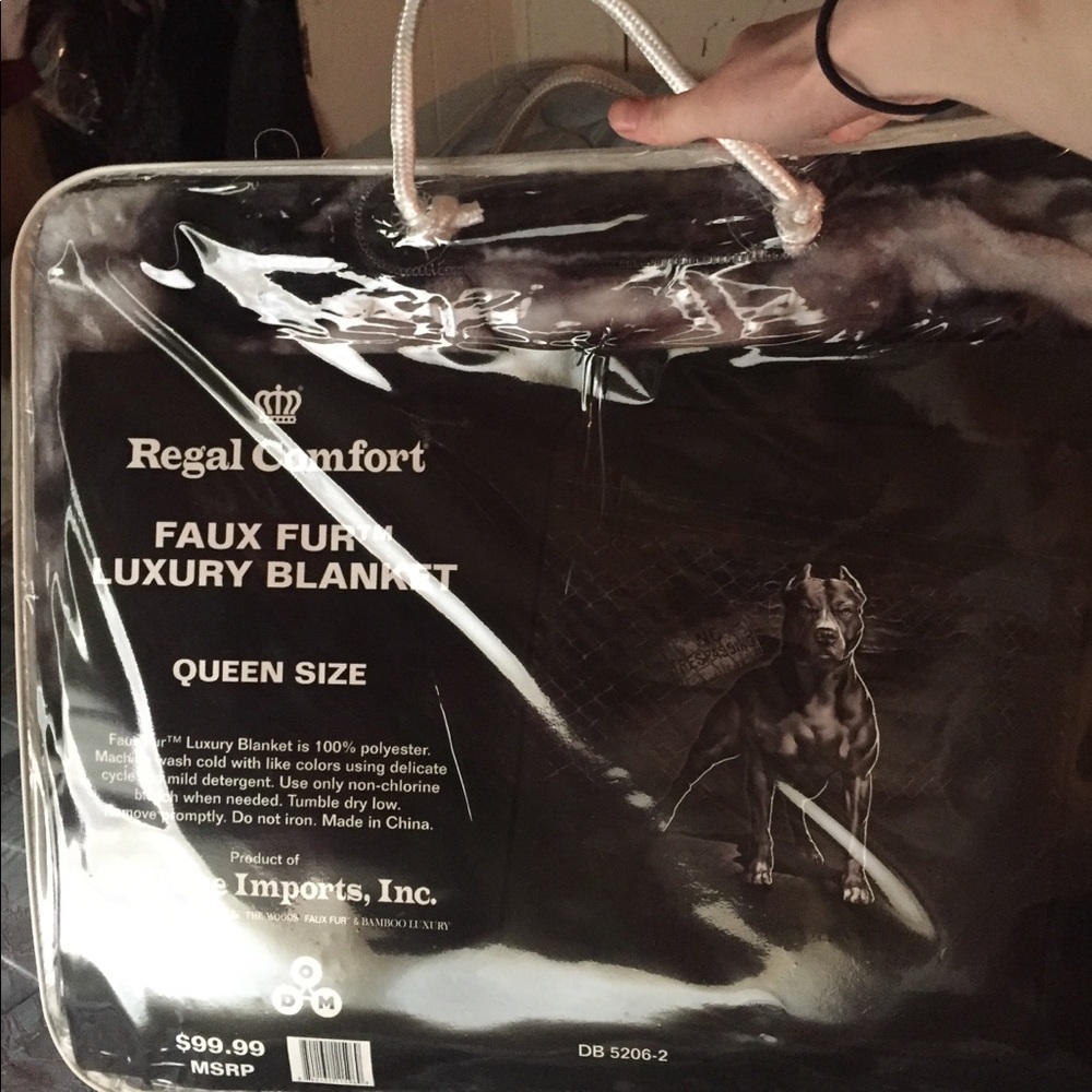 A queen side blanket - Picture 3 of 3
